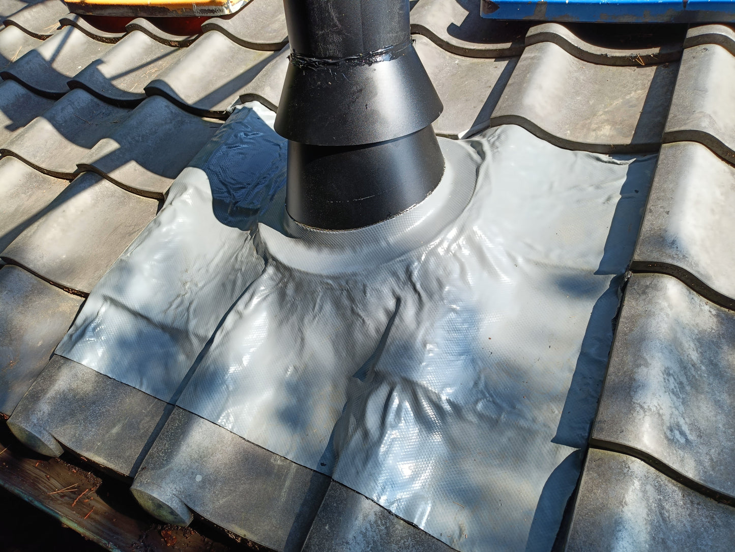 ●”瓦屋根用フラッシング 煙突屋根抜き材 外径200ミリ煙突用 サイズ900×1100