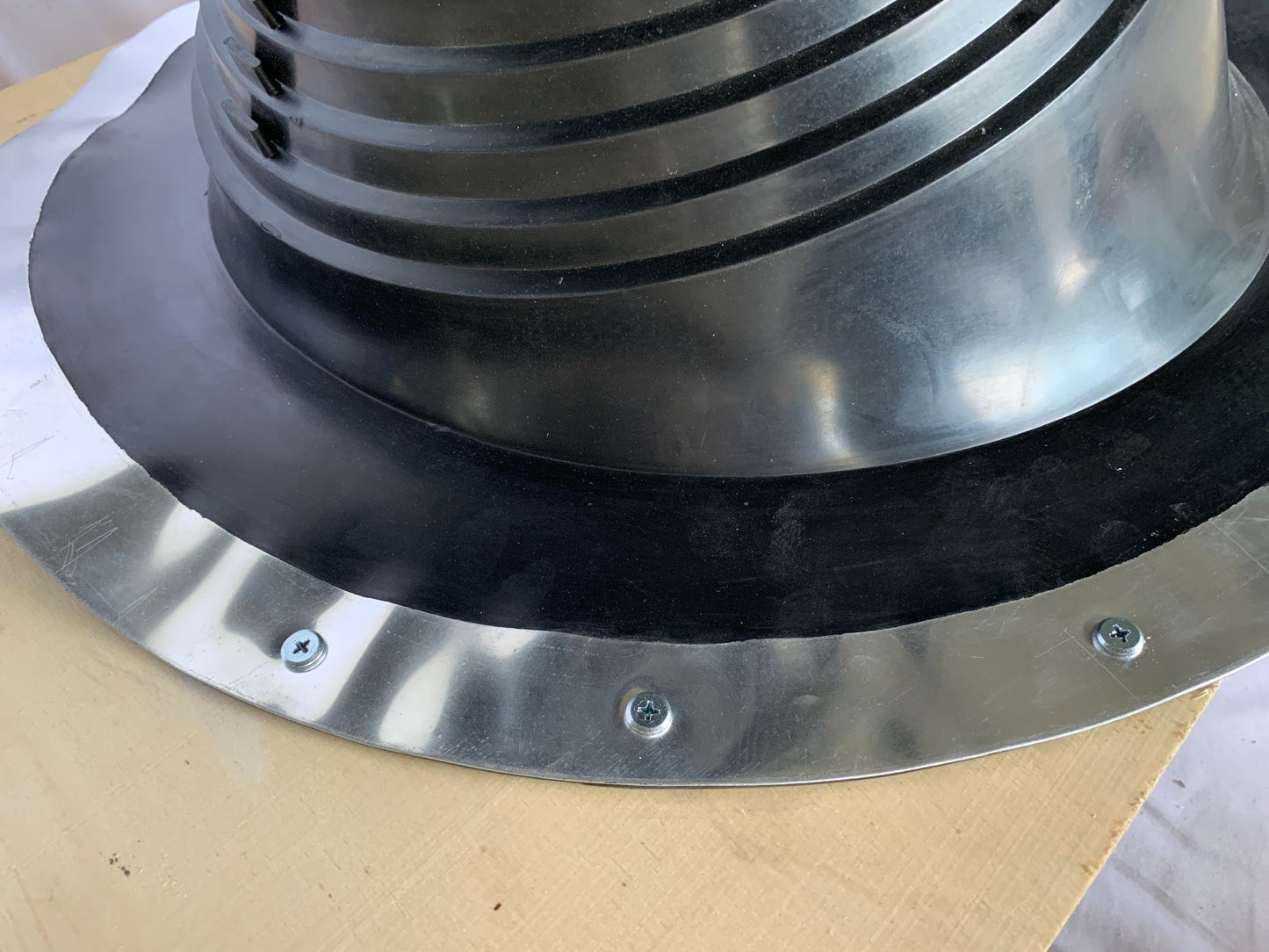 ●”□”丸型シリコン製フラッシング 煙突外径200~250ミリ用 勾配屋根用 屋根抜き材