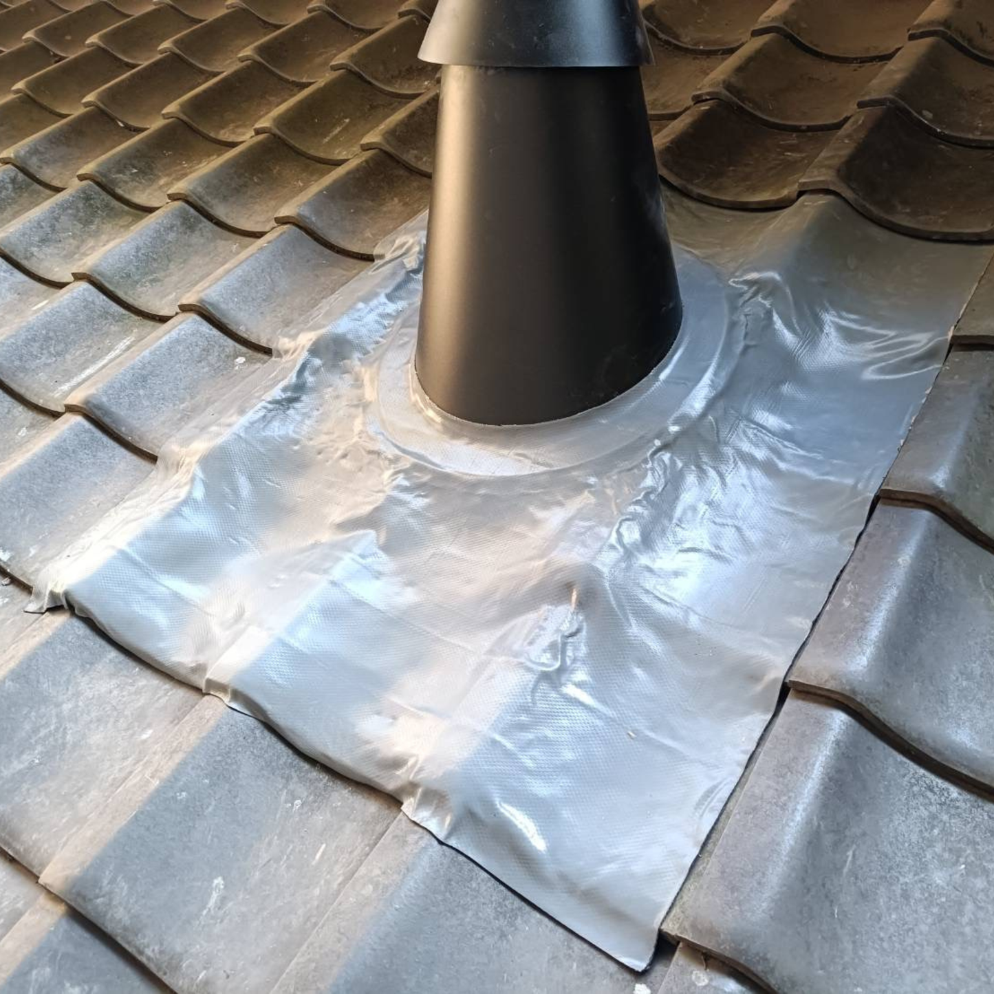 ◎瓦屋根用フラッシング　煙突屋根抜き材　外径175ミリ煙突用　サイズ900×1100