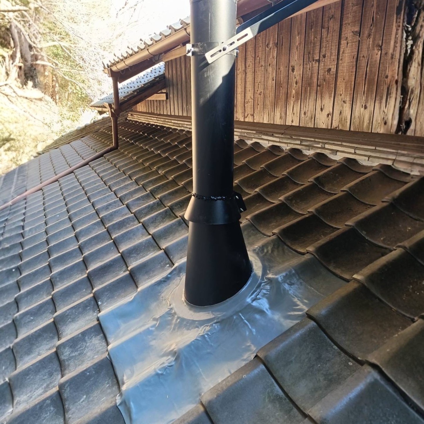 ◎瓦屋根用フラッシング　煙突屋根抜き材　外径175ミリ煙突用　サイズ900×1100
