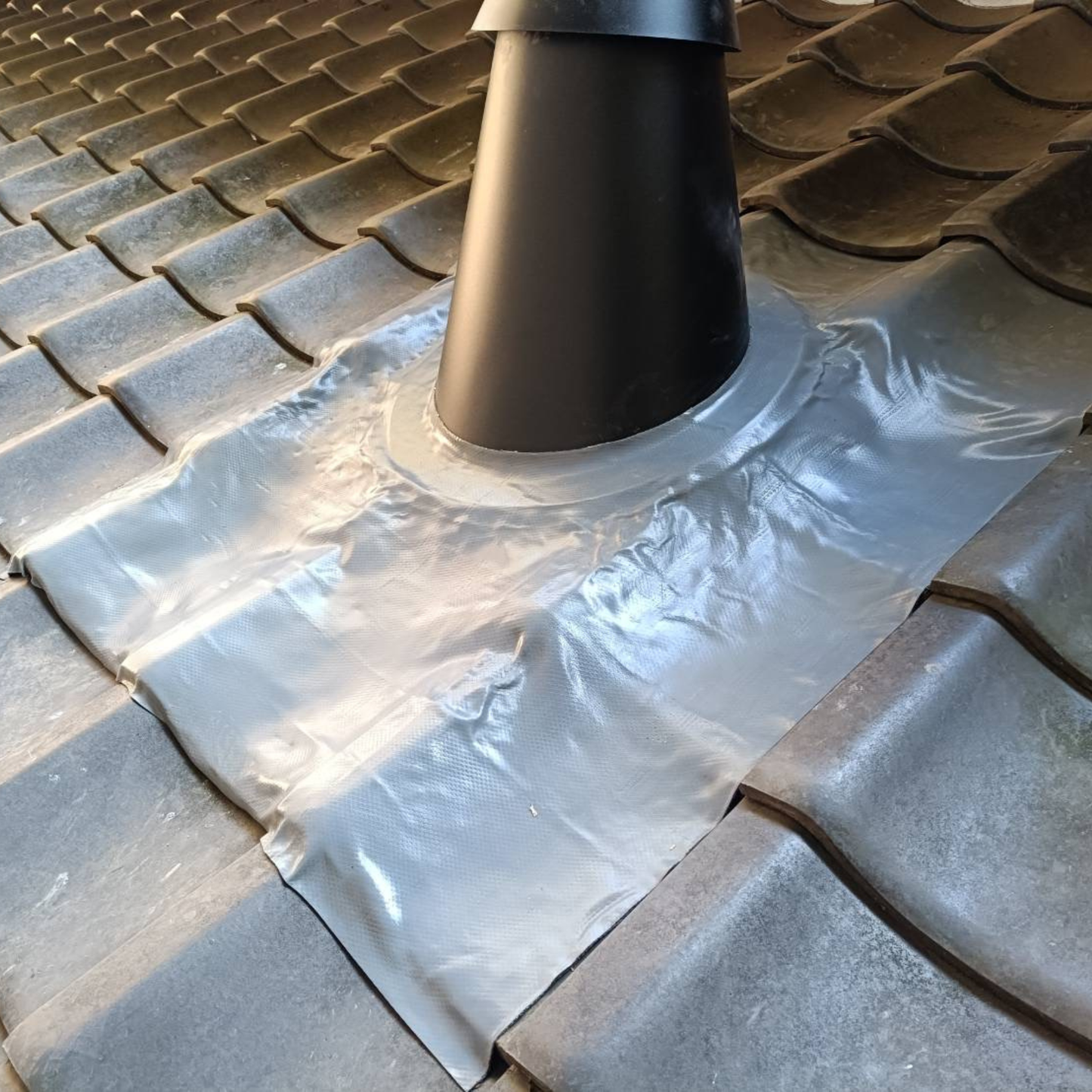◎瓦屋根用フラッシング　煙突屋根抜き材　外径175ミリ煙突用　サイズ900×1100