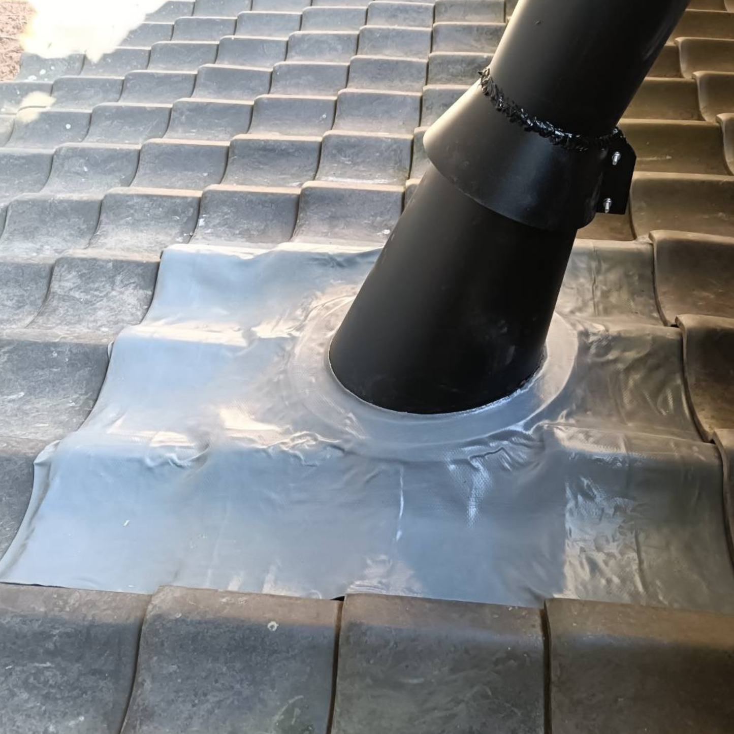 ◎瓦屋根用フラッシング　煙突屋根抜き材　外径175ミリ煙突用　サイズ900×1100