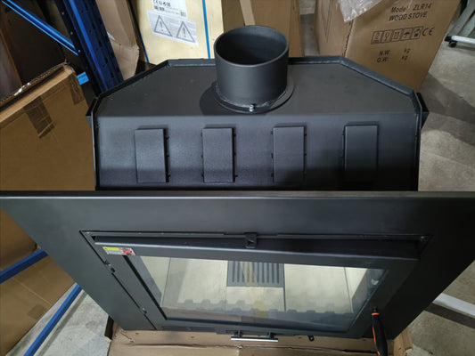 埋込型の薪ストーブ