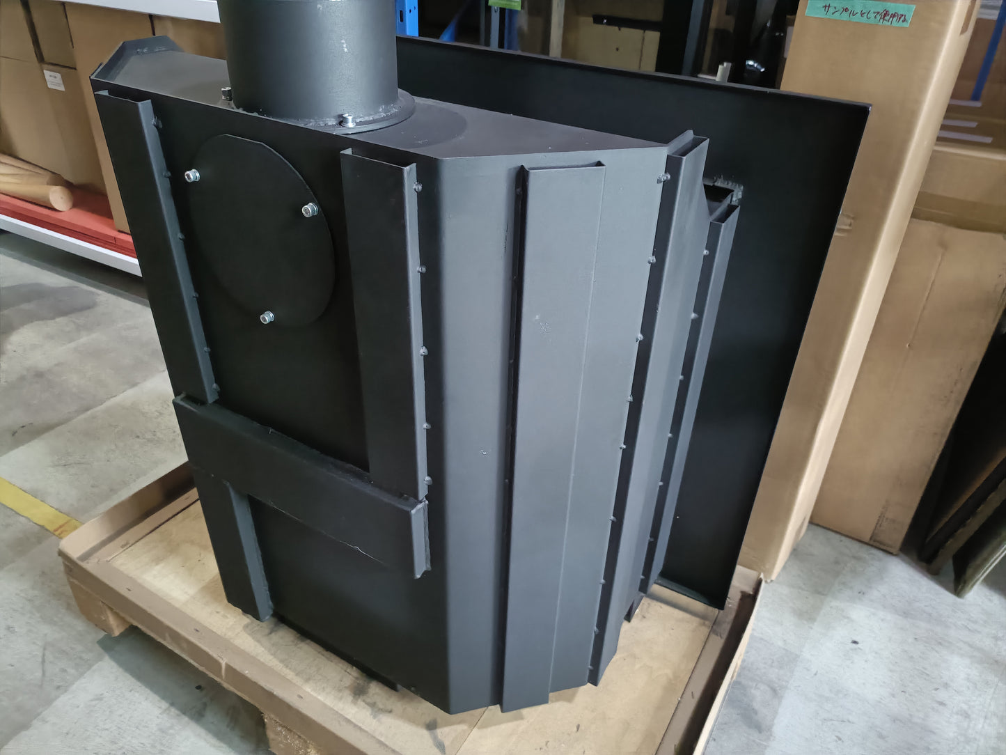 埋込型の薪ストーブ