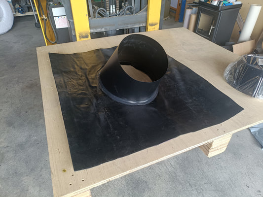 ●”瓦屋根用フラッシング　煙突屋根抜き材　外径200ミリ煙突用　サイズ675×840